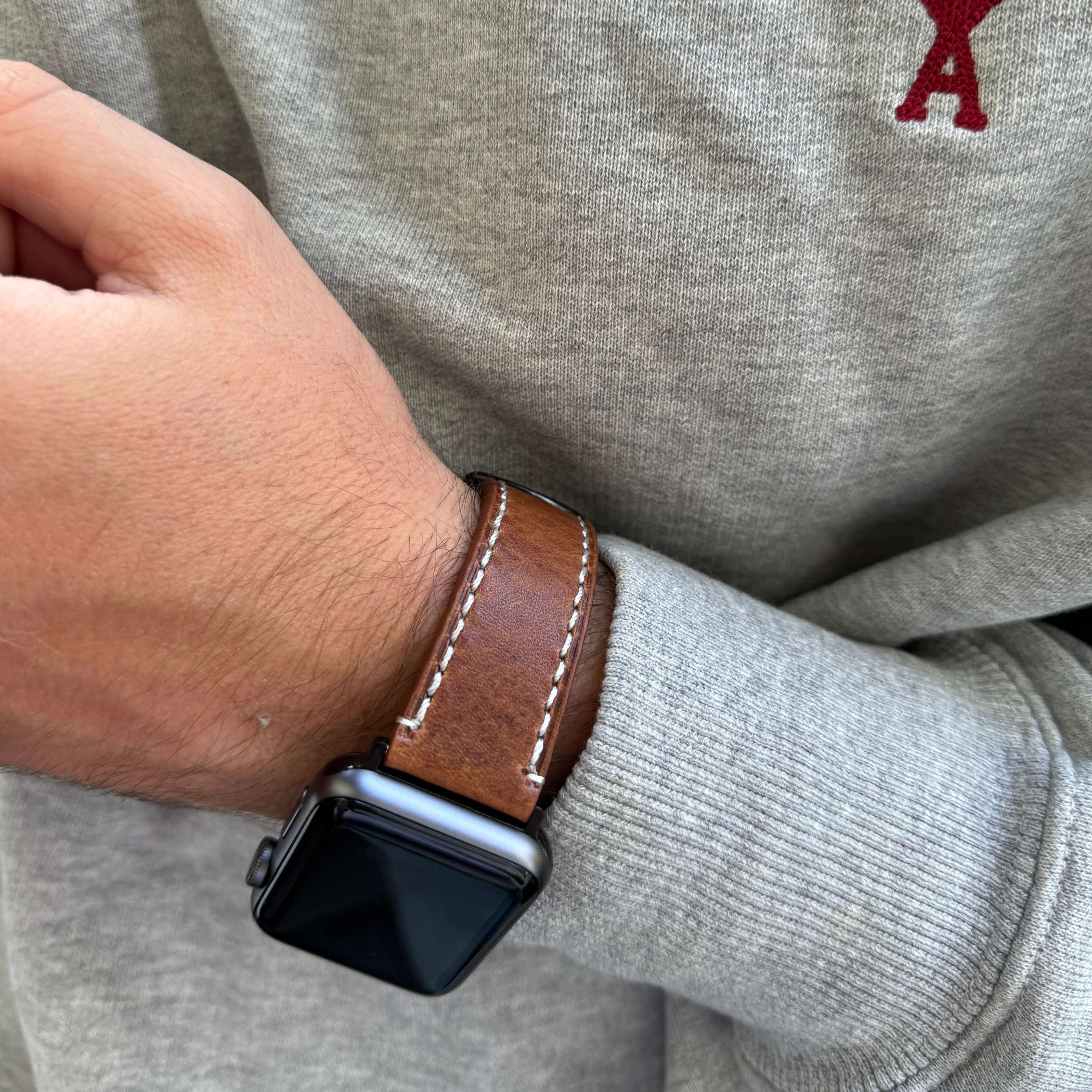 Extra breites 24mm BIO-Lederarmband für Apple Watch Ultra, handgefertigt in Deutschland, pflanzlich gegerbt, stilvolles Handgelenks-Statement.