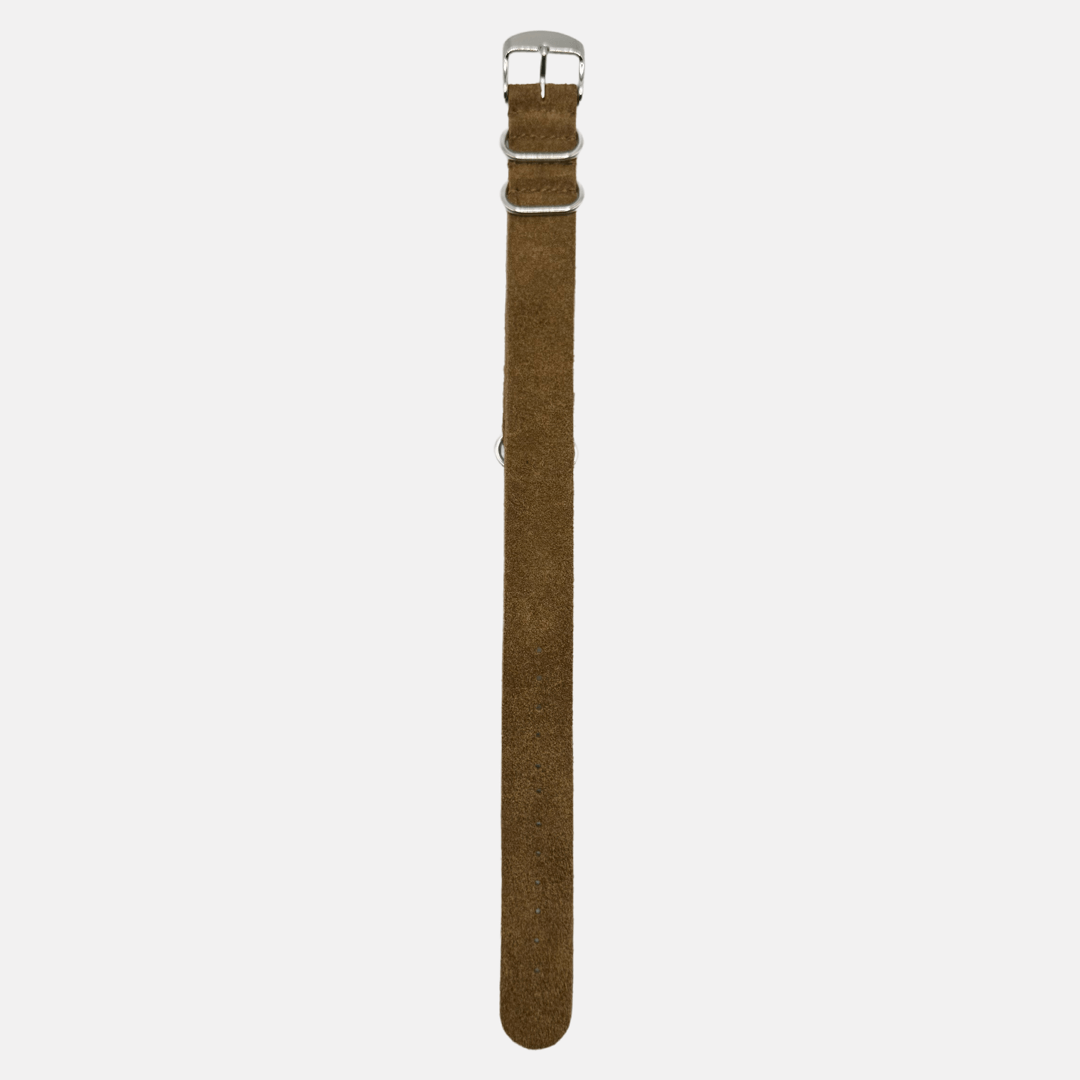 Nato Uhrenarmband Velourleder in hellem Braun, ausgestattet mit stabiler Edelstahlschließe. Perfekt für stilvolle Looks.