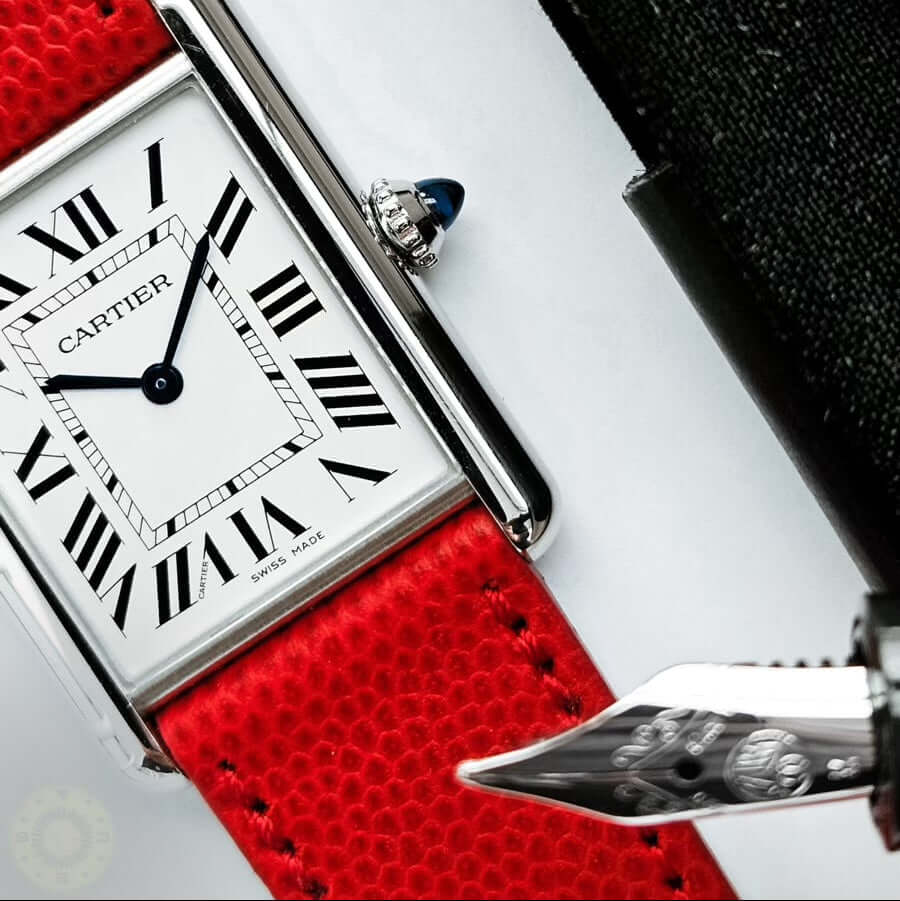 Elegantes Uhrenarmband Kaviarleder in Rot mit klassischem Zifferblatt-Design, ideal für Luxusuhrliebhaber.