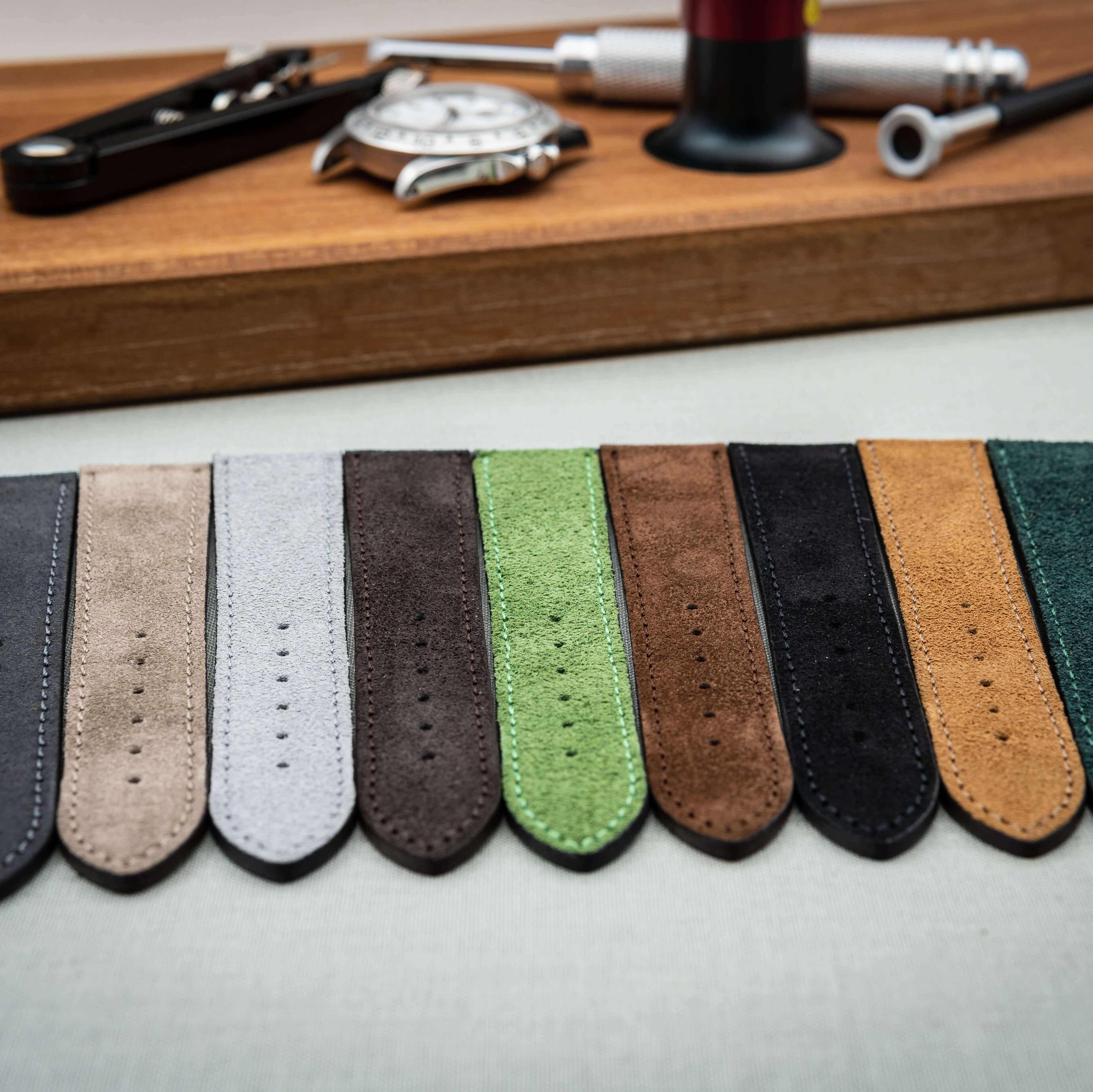 Nizza Uhrenarmband Wildleder – Hochwertiges Velourleder in verschiedenen Farben, zeigt weiche samtige Oberflächenstruktur.