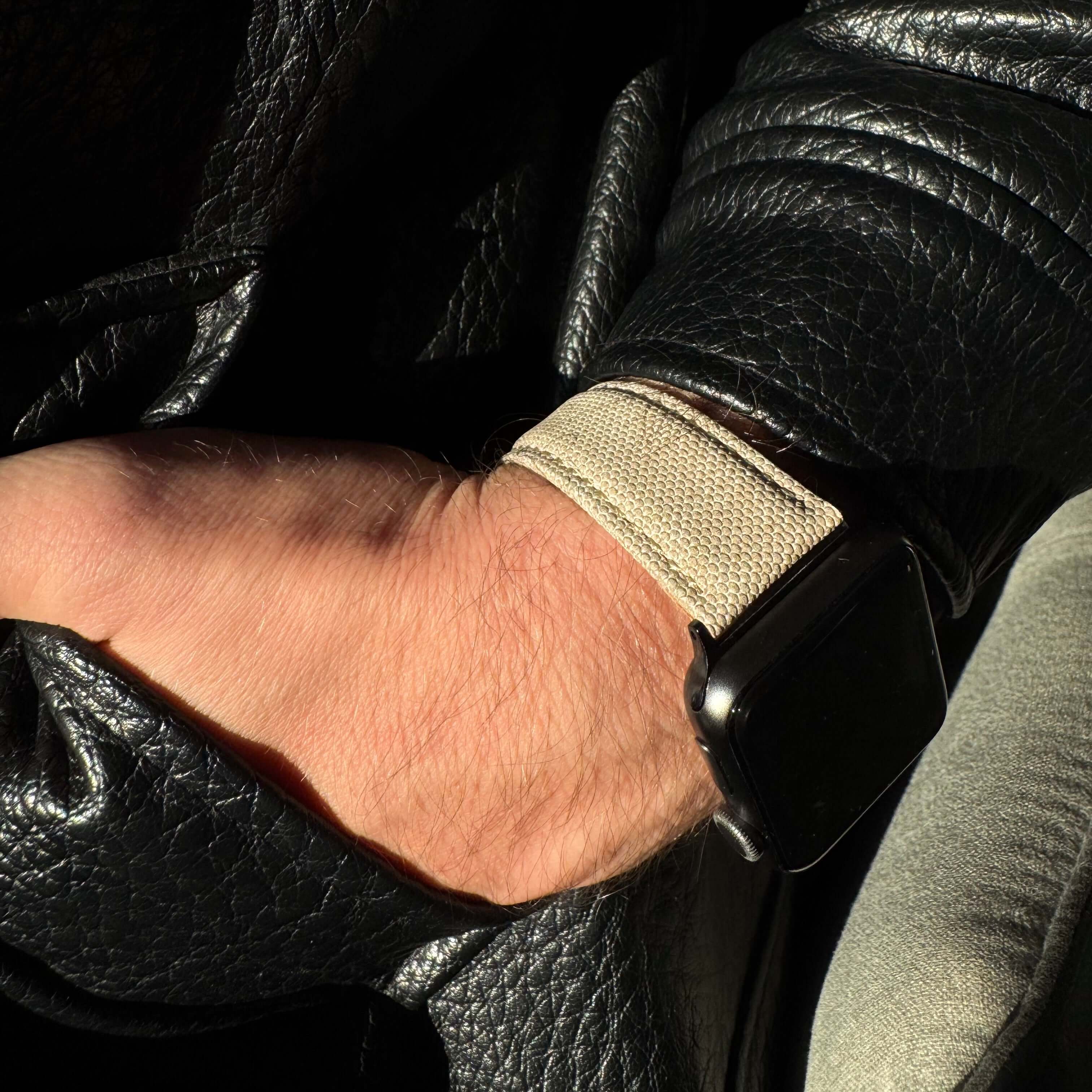 Beiges Apple Watch Band Baumwolle – stilvoller Look am Handgelenk, ideal für Alltag und Business. Wasserabweisendes Baumwoll-Canvas-Band.