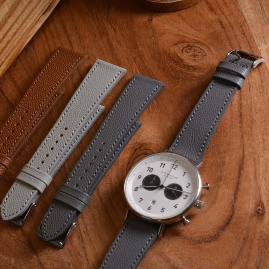 Hochwertige Uhrenarmbänder aus Kaviarleder in verschiedenen Farben, zeigen elegantes Design und luxuriöse Materialien.