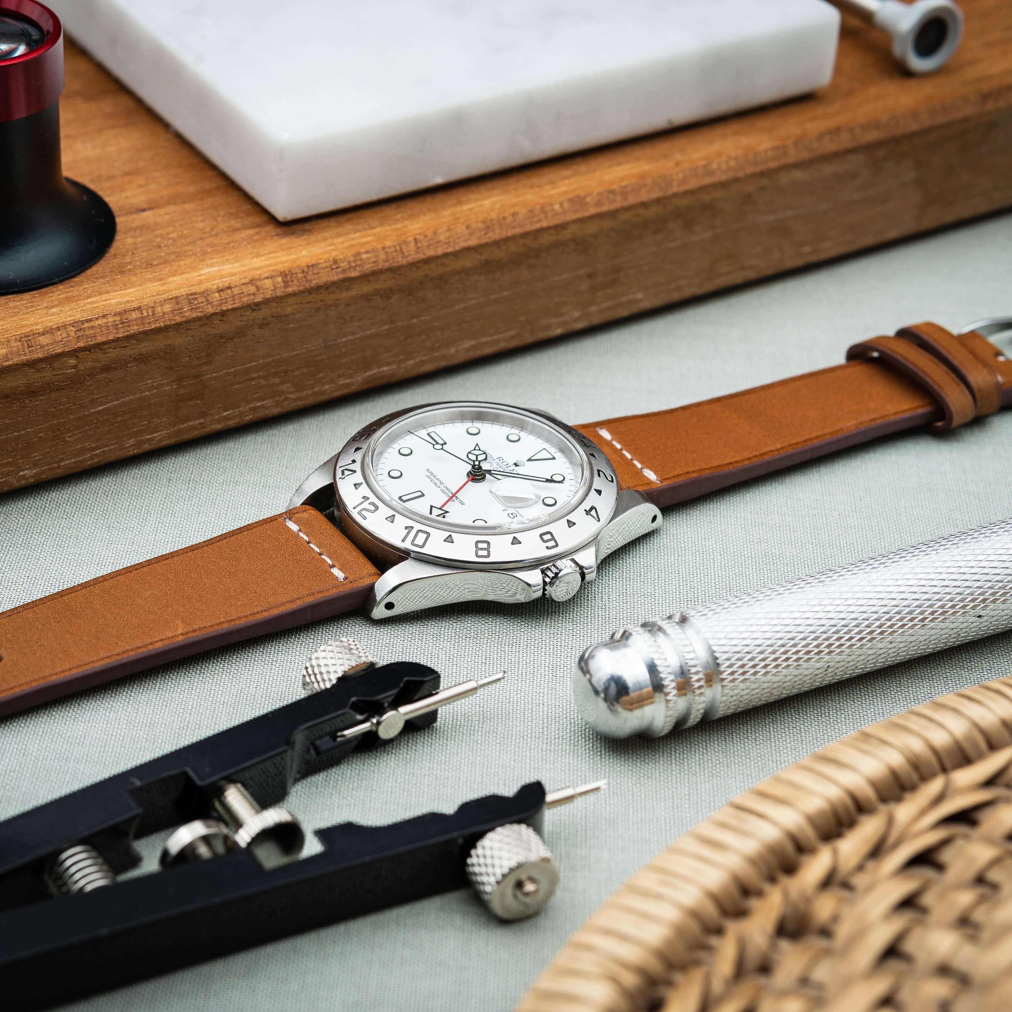 Paris – Uhrenarmband aus Barenia-Leder von Haas, luxuriöses Armband mit glatter Oberfläche und einzigartiger Patina-Entwicklung.