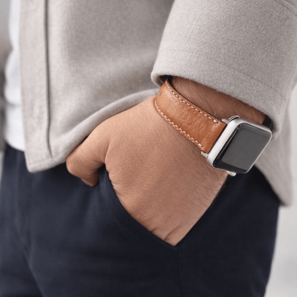Apple Watch Lederarmband Casablanca – Hellbraun an Handgelenk