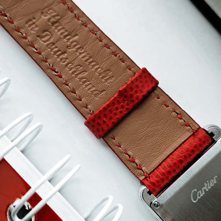 Hochwertiges Uhrenarmband aus Kaviarleder in Beige mit roten Akzenten und edlem Design. Details für Hochwertiges Uhrenarmband Kaviarleder ansehen.