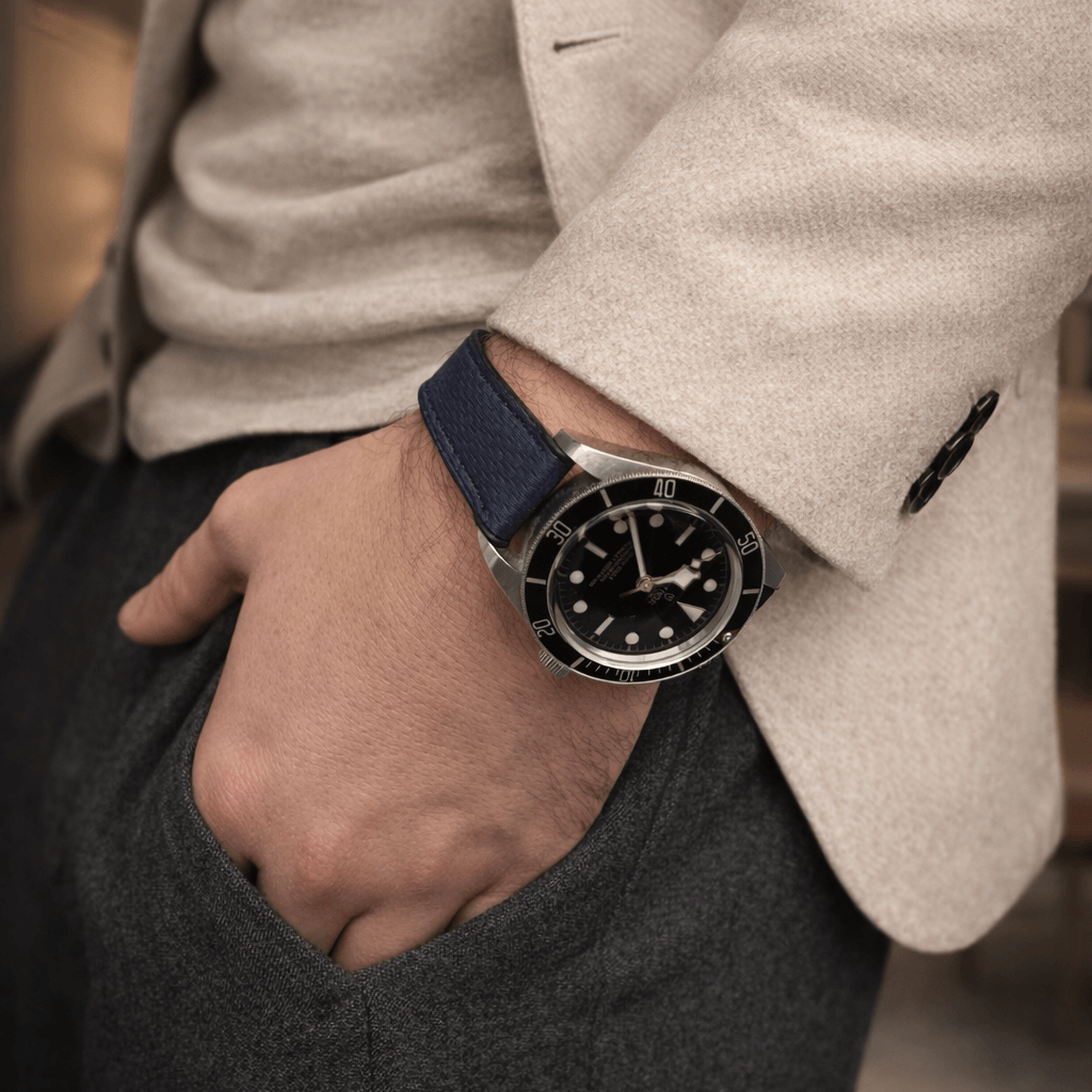 Triton – wasserfestes Performance-Uhrenarmband an einem Handgelenk, ideal für Alltag und Sport, robust und langlebig.