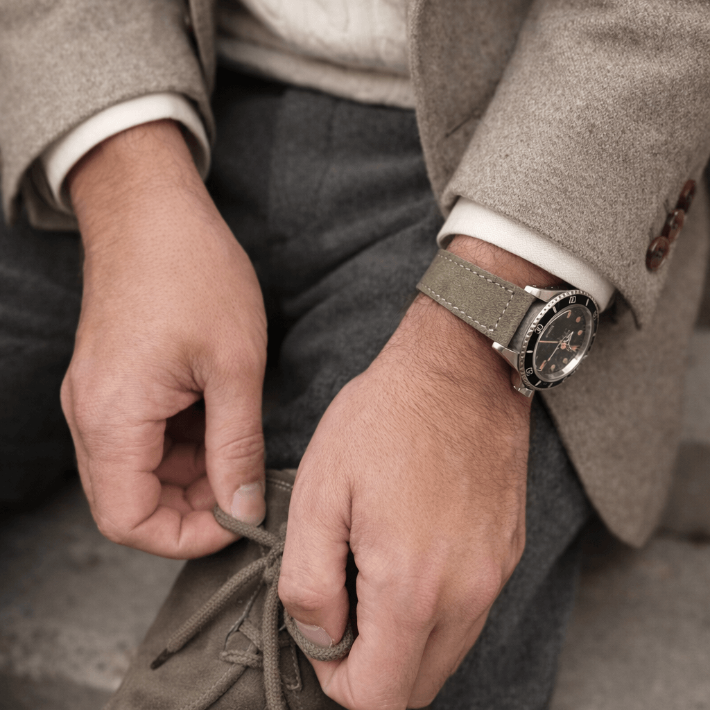 Alpen – Lederhosenband aus altsämisch gegerbtem Hirschleder am Handgelenk