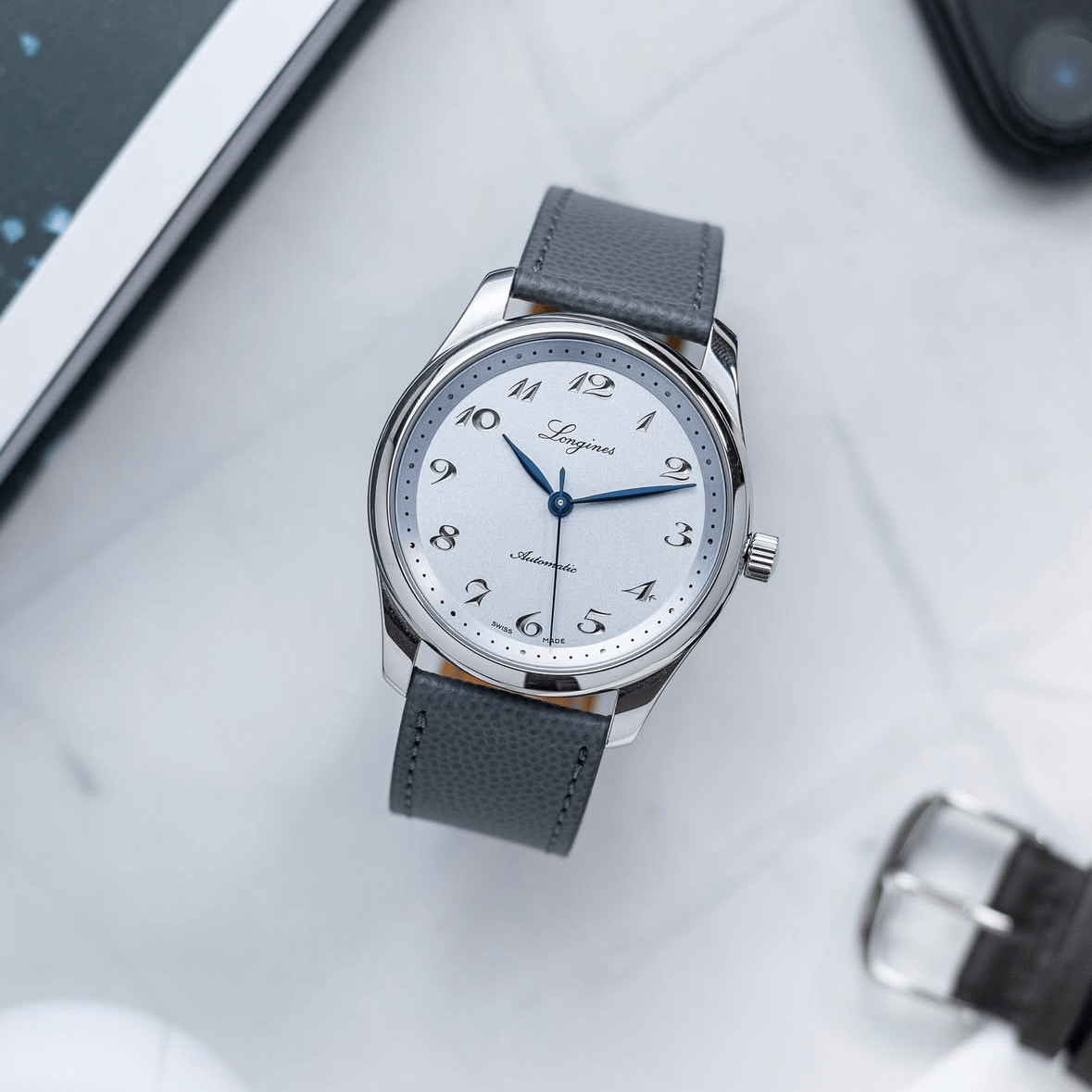 Caviar – Uhrenarmband aus edlem Kaviarleder mit Uhr, elegantes spanisches Lederarmband mit Kaviarstruktur, Feinheit und Luxus.