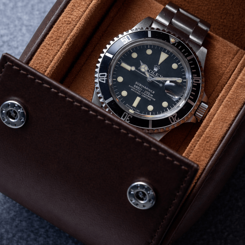 Luxuriöse Uhrenrolle für eine Uhr Héritage – Feinstes französisches Barenialeder mit italienischem Alcantara Innenfutter