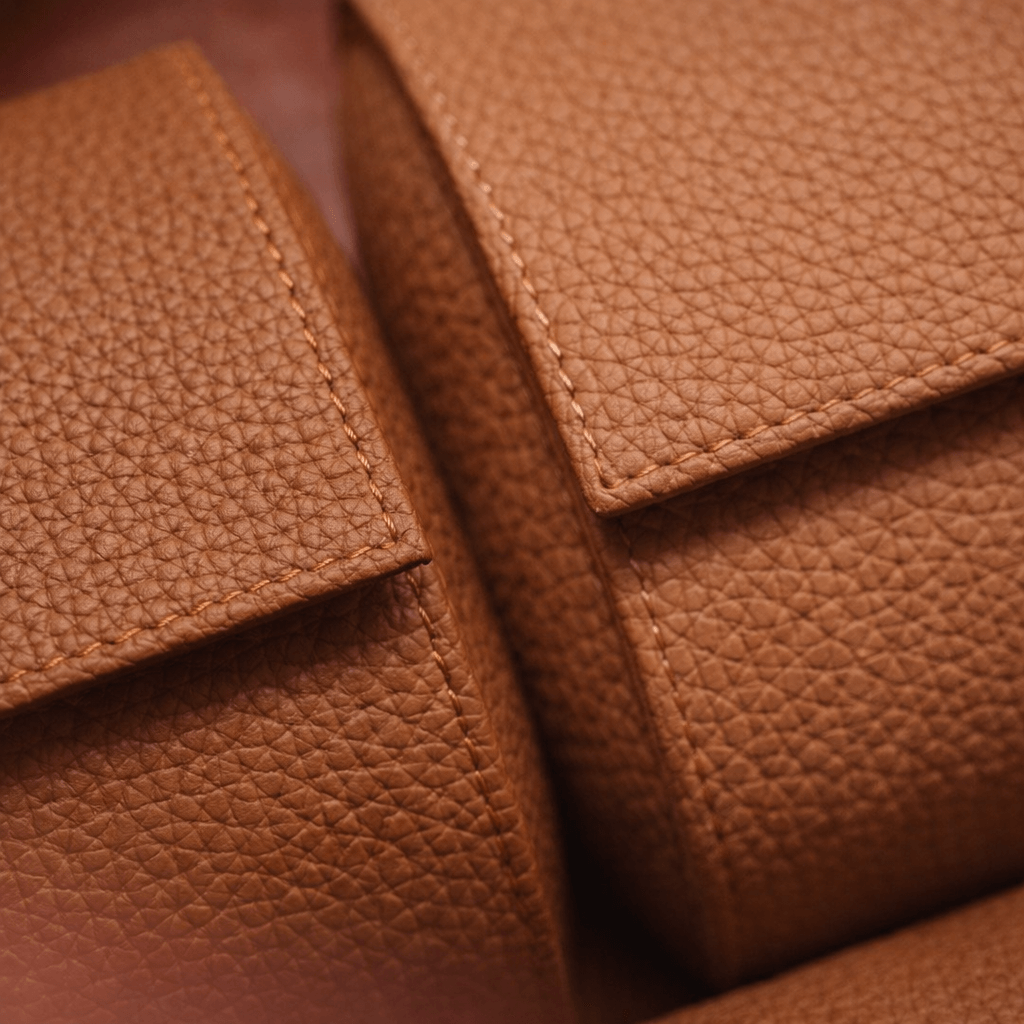 Uhrenrolle für drei Uhren Signature – Hochwertiges deutsches Togoleder, edle genarbte Oberfläche, perfektes Sammlerstück.