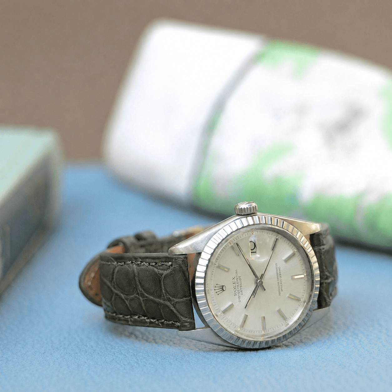 Frosted – Armband aus edlem, matt gefinishtem Louisiana-Alligatorleder an einer eleganten Uhr.