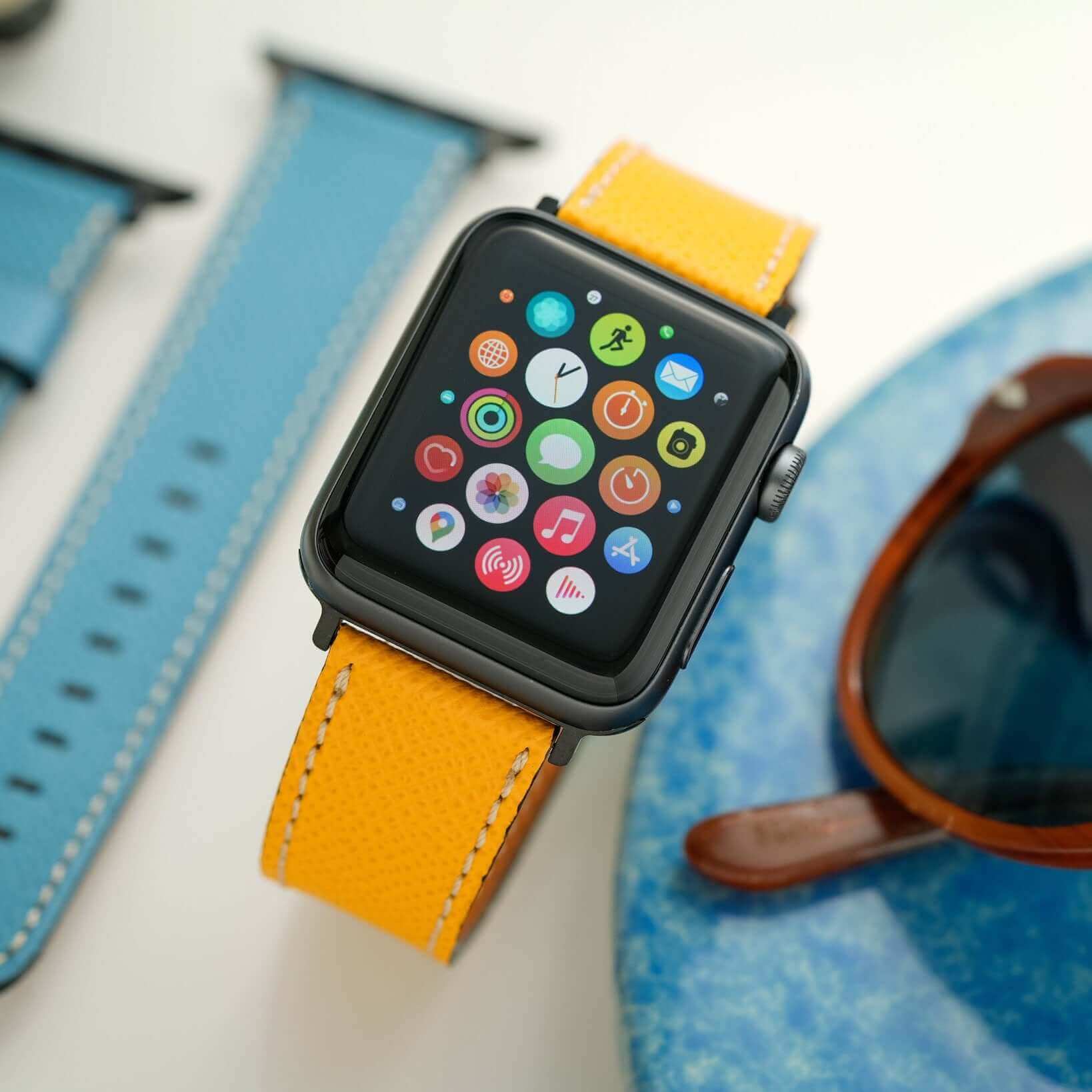 Luxuriöses gelbes Apple Watch Lederarmband, hochwertig, made in Germany, Epsom Kalbleder für Damen, modernes Design.