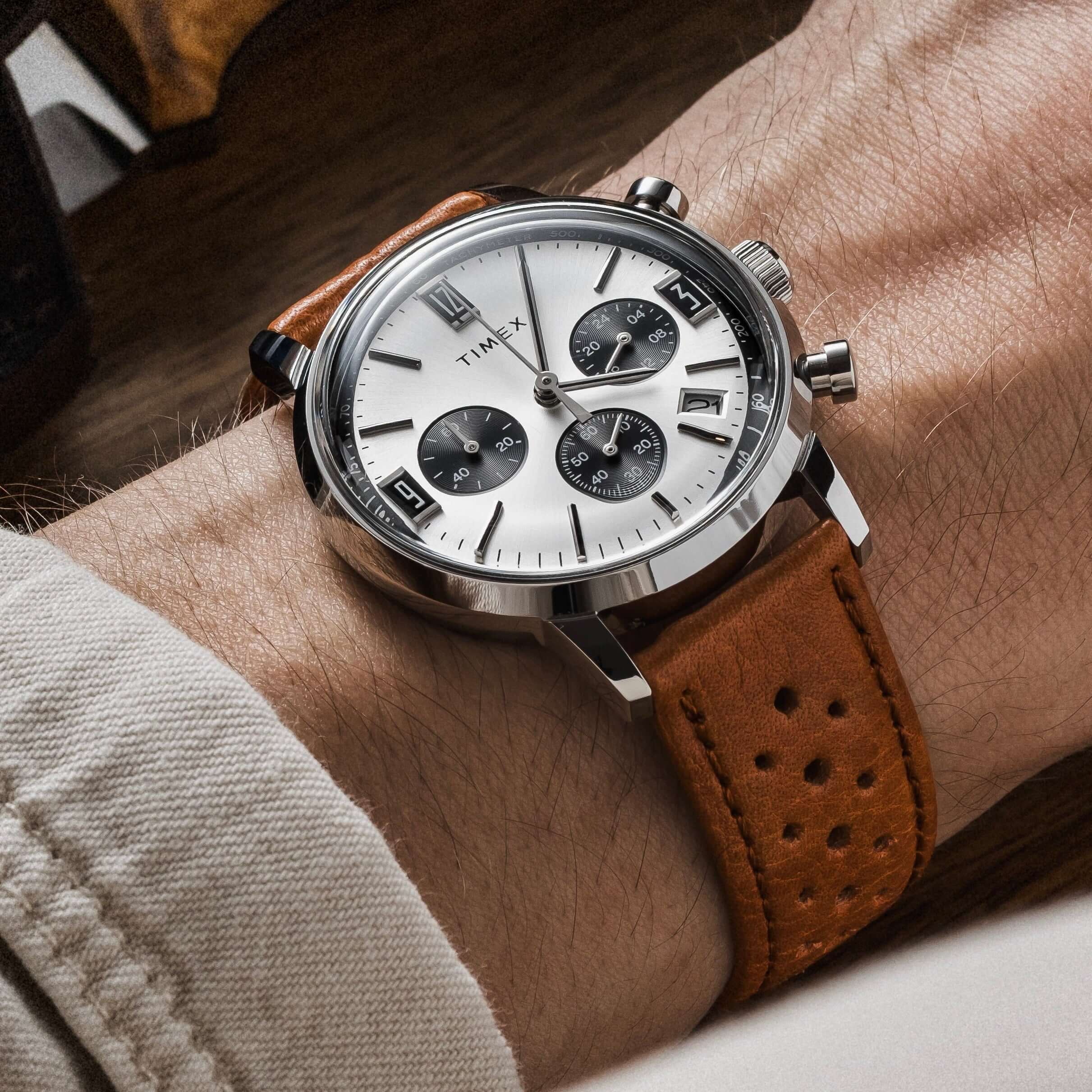 Monza – Uhrenarmband aus Leder im Racing-Stil mit Lochung, sportlich-elegantes Design, gefertigt aus spanischem Rindleder, auf Handgelenk