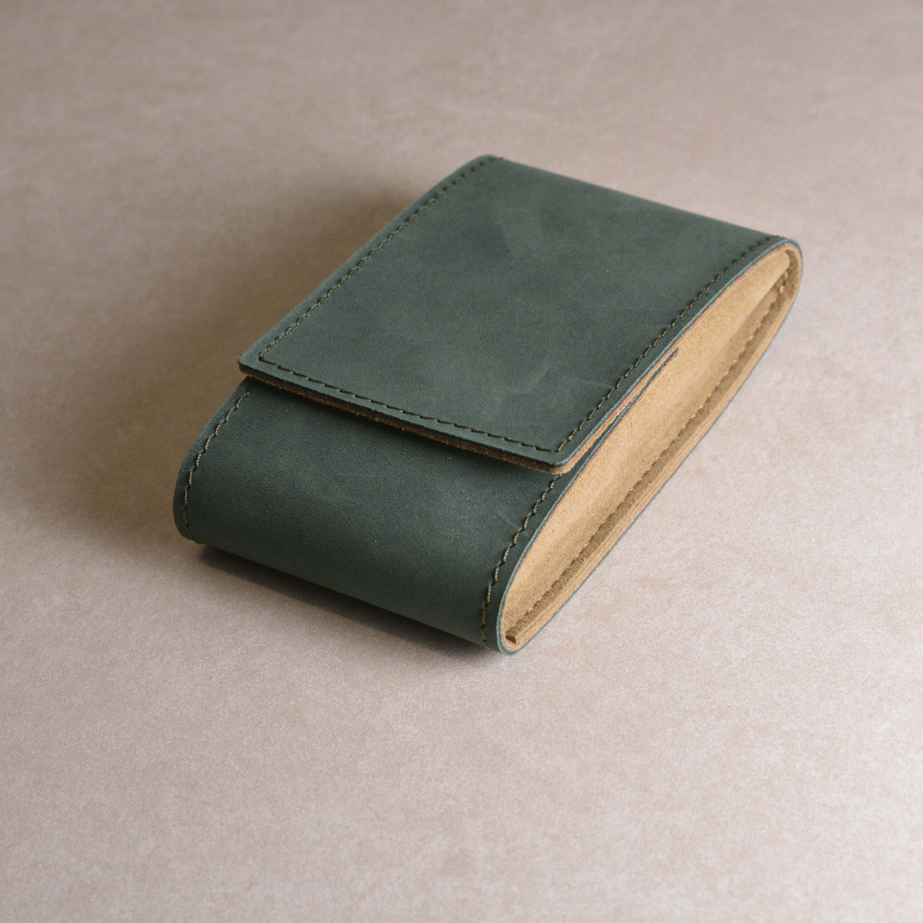 Elegantes Uhrenetui Leder Grün für 1 Uhr - luxuriöses grünes Lederetui für hochwertige Armbanduhren wie Rolex und Omega.