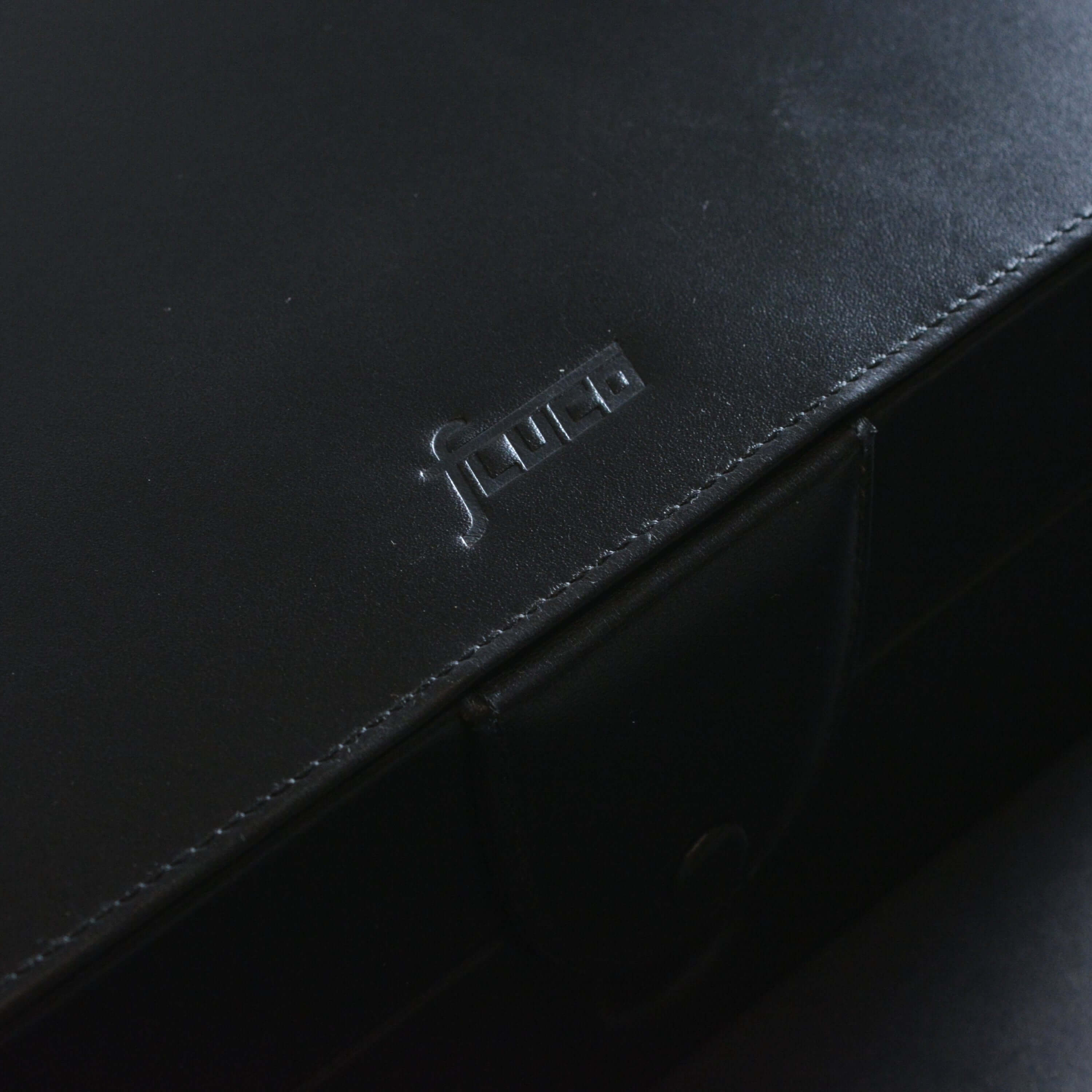 Elegant Uhrenkoffer Leder für 8 Uhren, made from premium, durable Italian saddle leather, embossed logo detail - Made in Germany