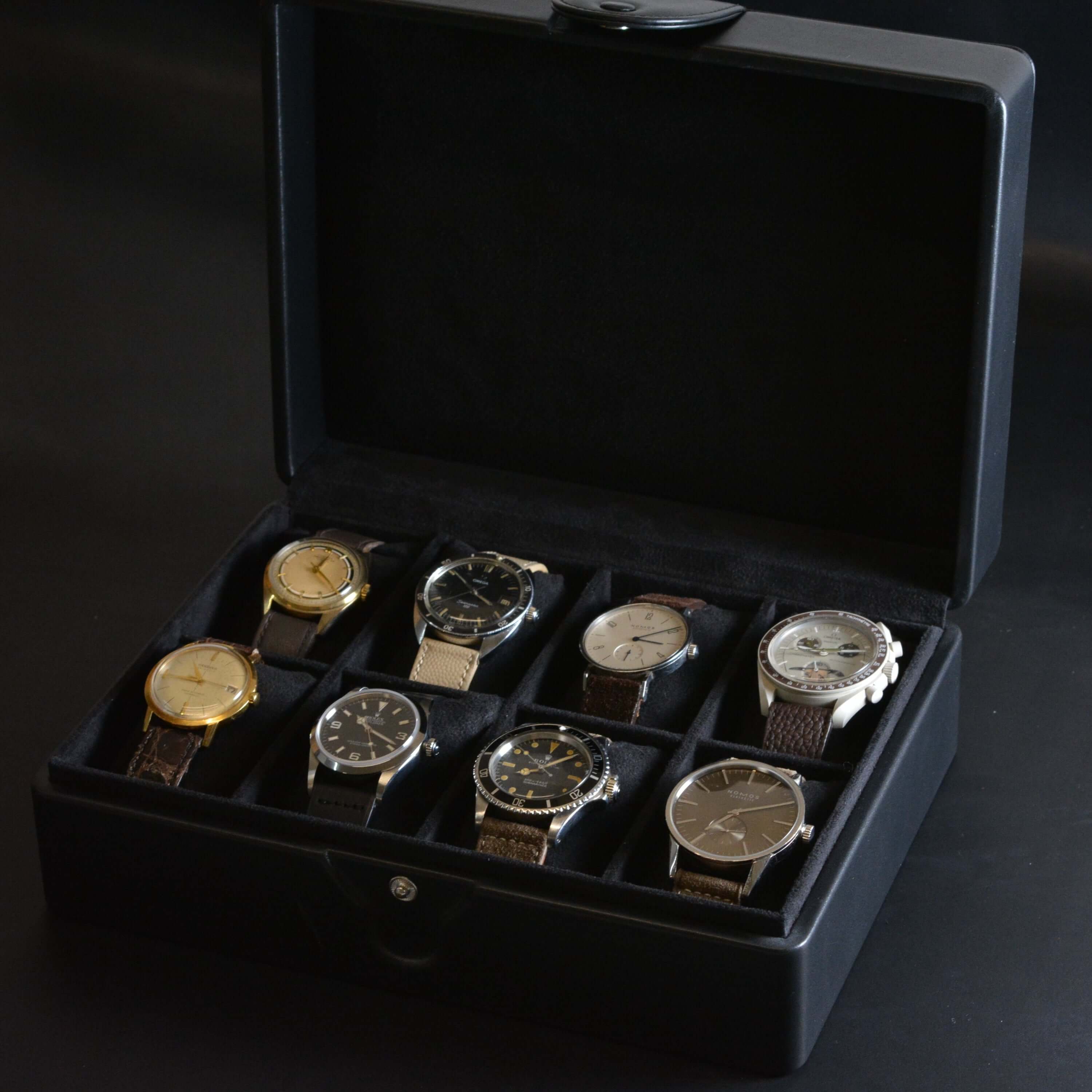 Luxurious leather watch case for 8 watches, showcasing premium designs. Made in Germany from high-quality saddle leather.