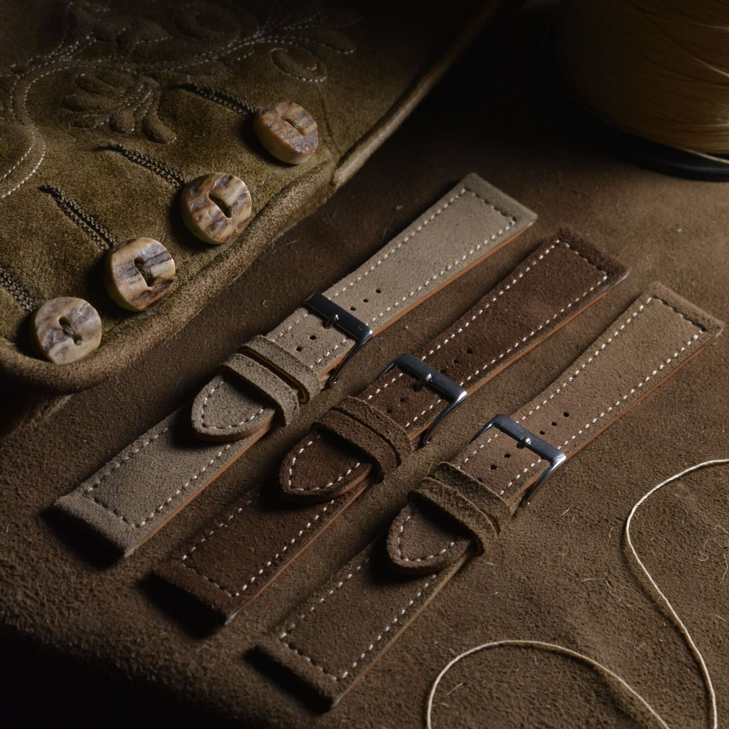 20mm Uhrenarmband aus echtem Lederhosenleder – altsämisch gegerbtes Hirschleder, bayerisches Design, hochwertig, traditionell