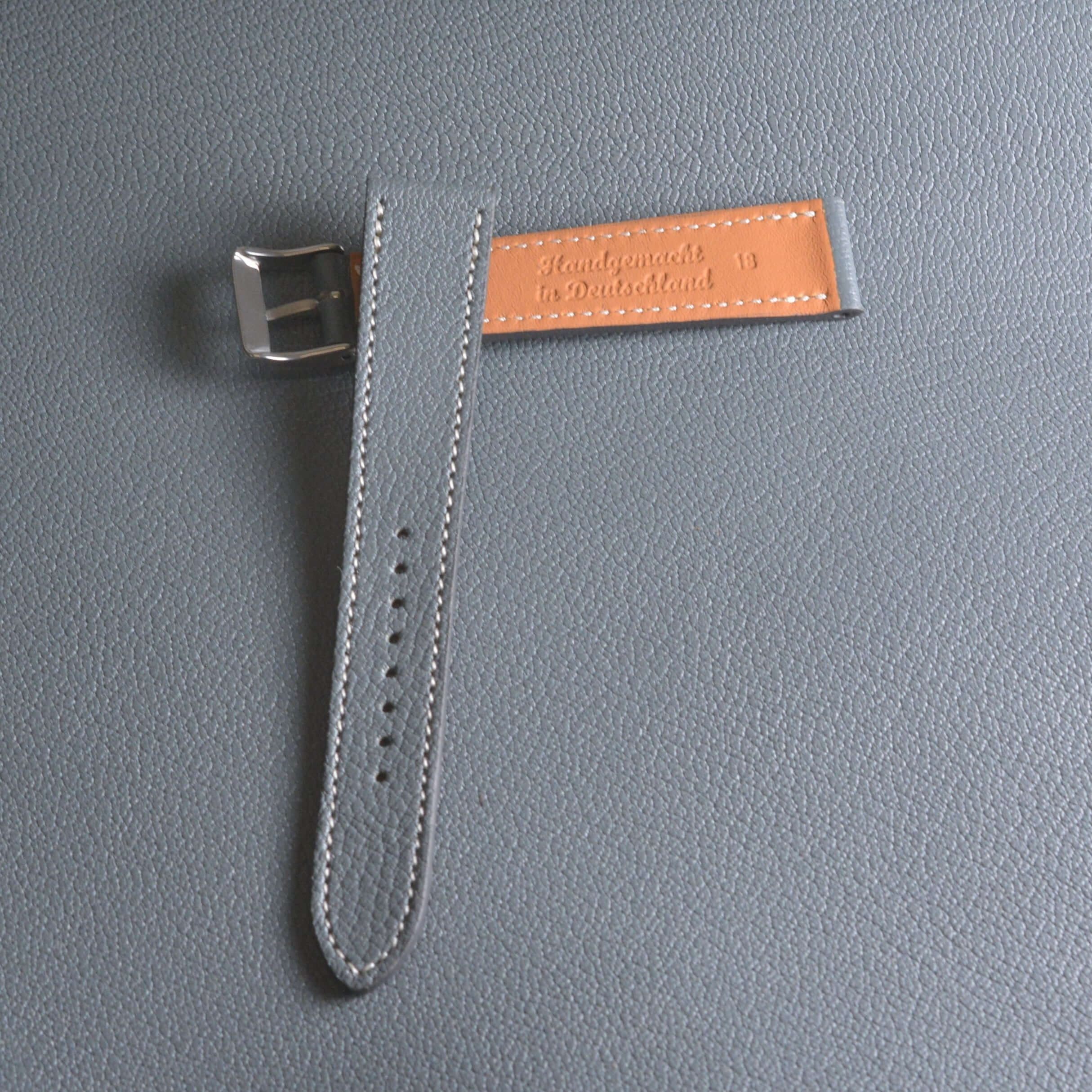 Biarritz Uhrenarmband Leder hochwertig aus Ziegenleder in Olivton, elegantes Design, langlebig, von Gerberei Alran, Frankreich.