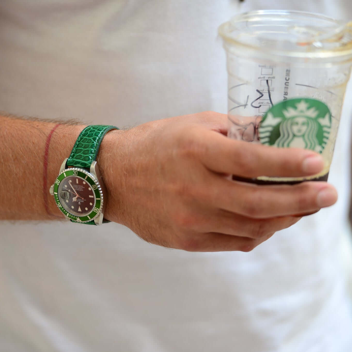 Luxusuhren mit Glänzendes Kroko Armband, grünes Krokodilleder, das Eleganz und nachhaltige Mode vereint