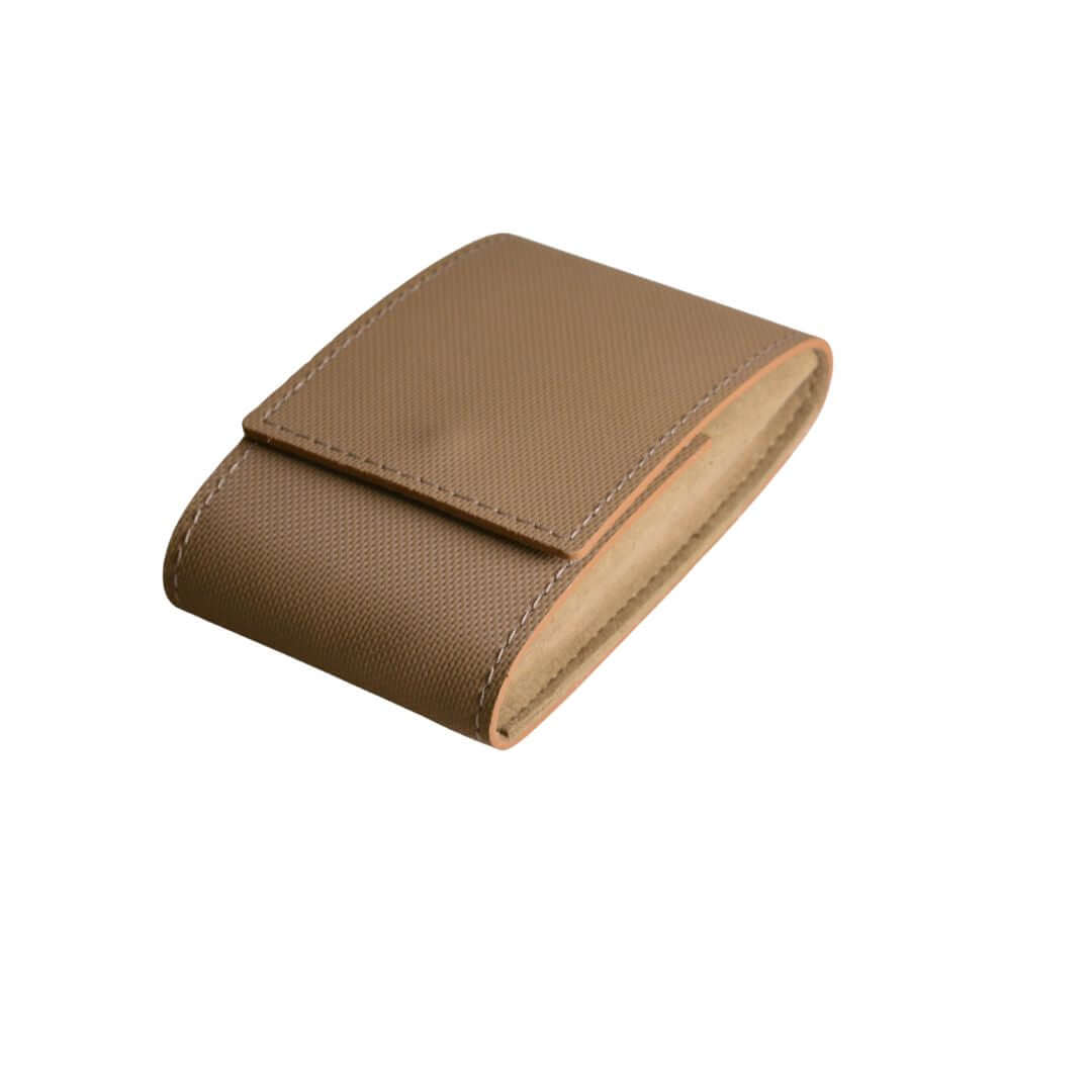Uhrenetui Leder Nautilusleder Für 1 Uhr aus wasserfestem Rindleder mit beigem Alcantara-Innenfutter, ideal für Armbanduhren.