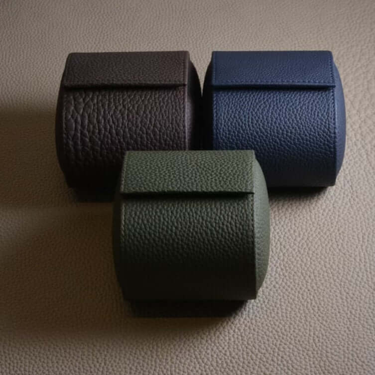 Luxuriöse Uhrenrollen aus Togo-Kalbleder, in verschiedenen Farben, handgefertigt und passend für stilvolle Uhrenaufbewahrung von FLUCO.