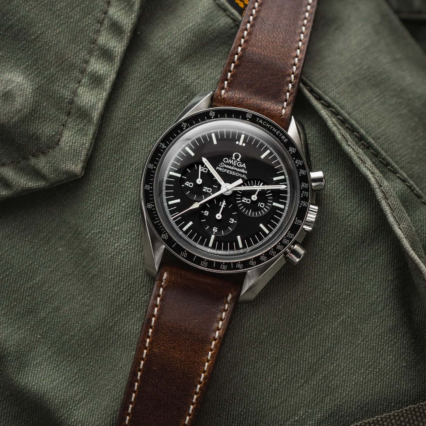 Dublin – Uhrenarmband aus Horween Dublin Leder an einer klassischen Armbanduhr, zeigt raffinierte Handwerkskunst und Eleganz.