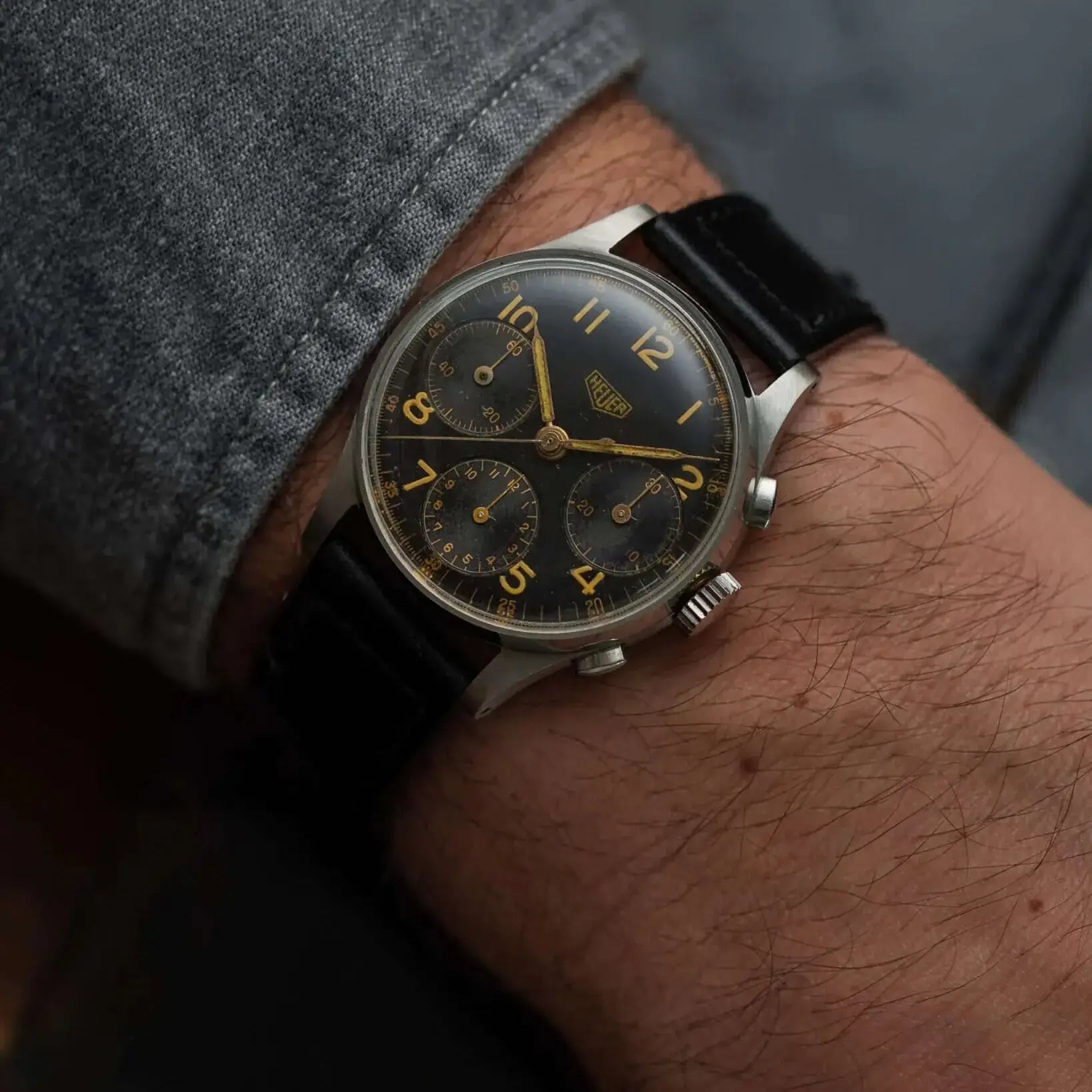 Elegante Uhr mit schwarzem Horween Chrom Excel Leder Uhrenarmband, luxuriöses Accessoire aus vegetabil gegerbtem Rindleder.