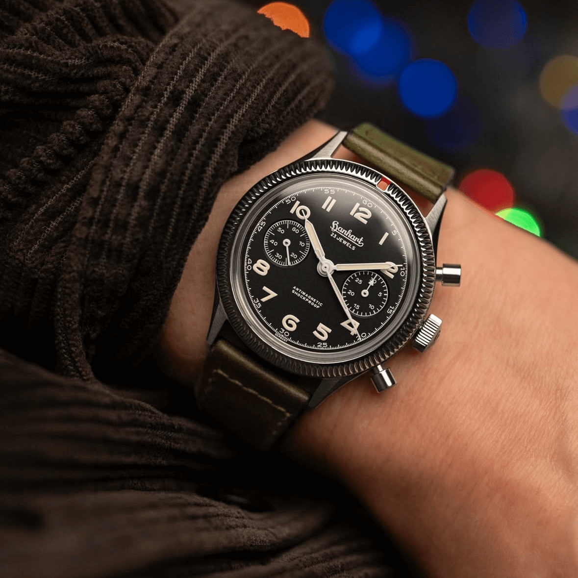 Chrom Excel – Armband aus feinstem Horween Chromexcel Leder in Grün an einer Uhr, luxuriöse Optik und Haltbarkeit
