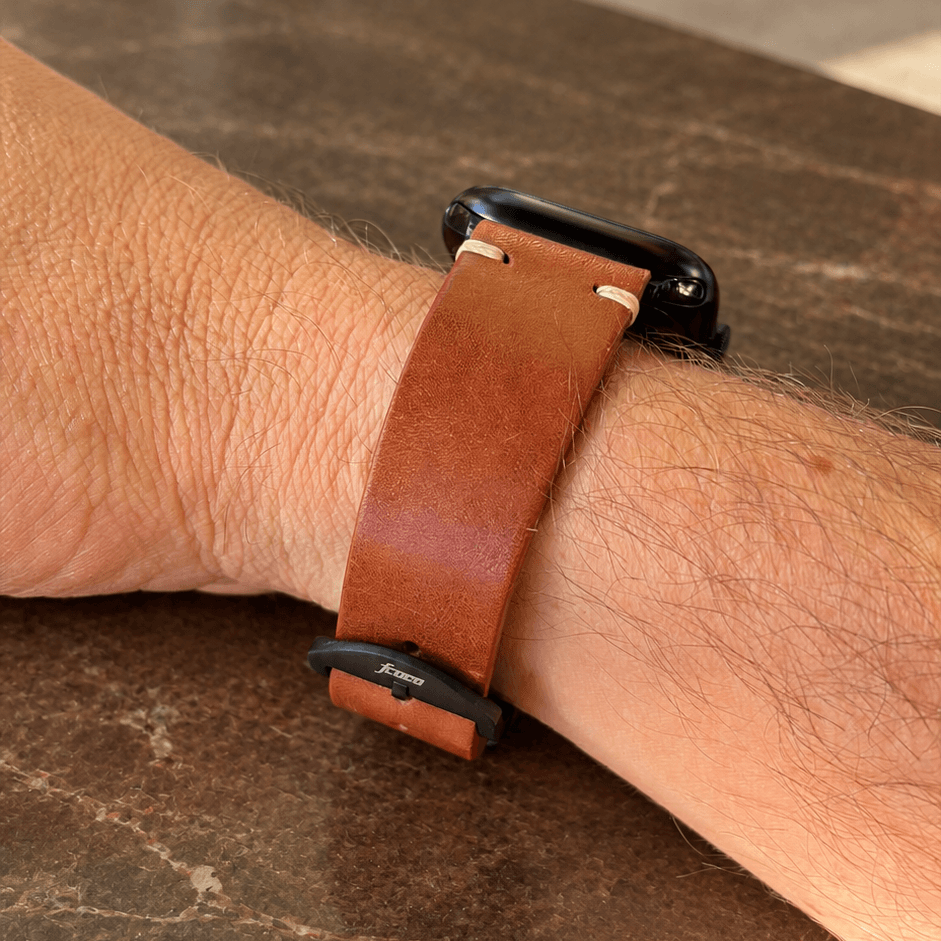 Hunter Apple Watch Armband Leder Hellbraun – hellbraunes Rindleder Armband am Handgelenk.
