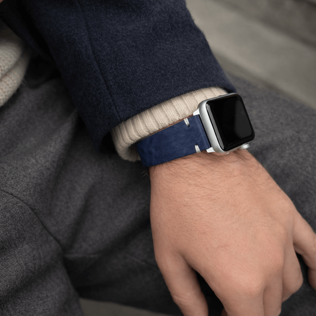Hunter Apple Watch Armband Leder Blau, hochwertiges Lederarmband aus der Toskana, elegant und stilvoll am Handgelenk getragen