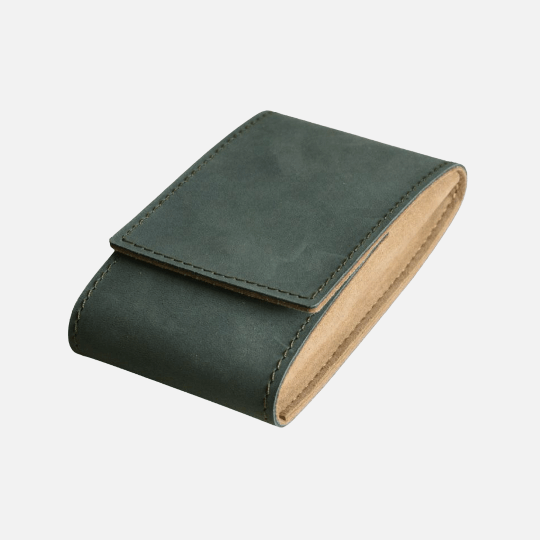 Elegantes Uhrenetui Leder Grün für 1 Uhr: Luxuriöses Nubukcase in Dunkelgrün für klassische Armbanduhren mit Metallarmband wie Rolex, Omega.