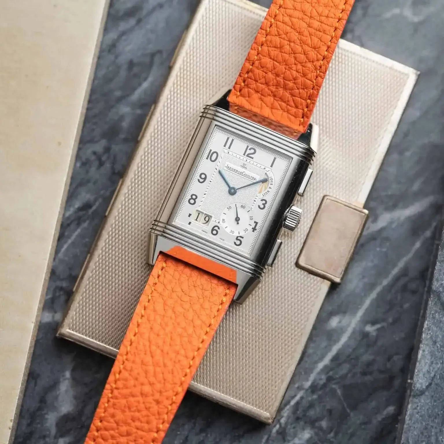 Deauville – Uhrenarmband aus deutschem Togoleder, hochwertige Uhr mit orangefarbenem Lederarmband und präzisem Uhrwerk.