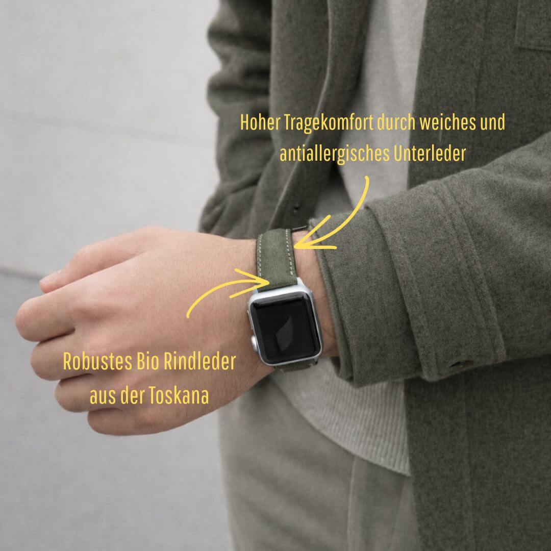 Person mit Apple Watch Lederarmband Casablanca – Olivegrün aus robustem Bio Rindleder aus der Toskana, hoher Tragekomfort.