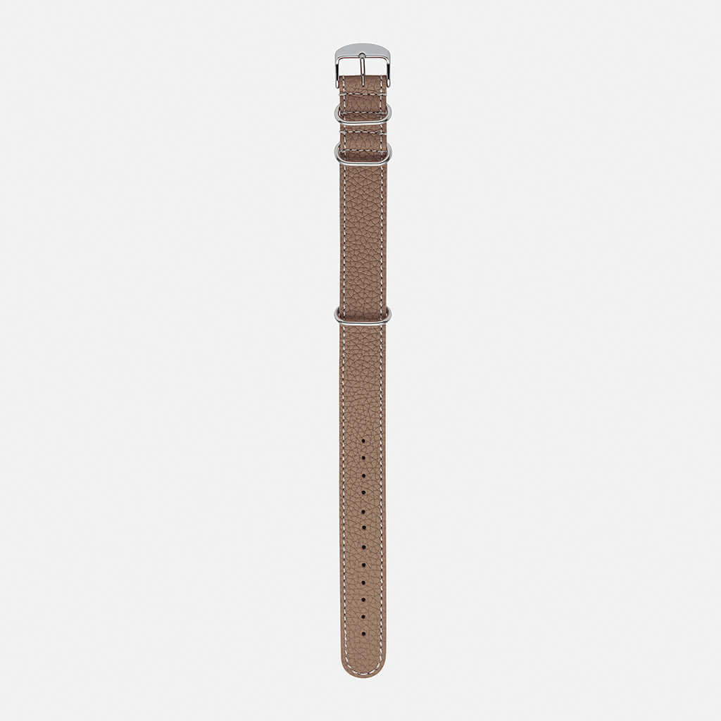 Nato leder uhrenarmband herren in taupe, eleganter Look mit feiner Textur.