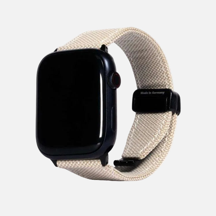 Minimalistisches Design eines Apple Watch Armbands aus bananatex stoff von qwstion, das nachhaltig und elegant ist.