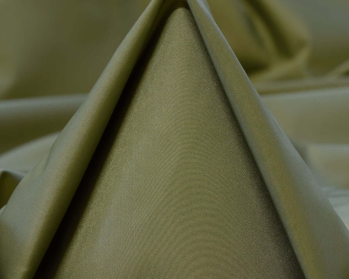 Detailansicht des Canvas Stoff Materials – Nahaufnahme des strapazierfähigen Canvas Stoffmaterials, das in der Herstellung von Uhrenarmbändern verwendet wird. Das Bild zeigt die Textur und Qualität des Materials, das für seine Langlebigkeit und Widerstandsfähigkeit bekannt ist.