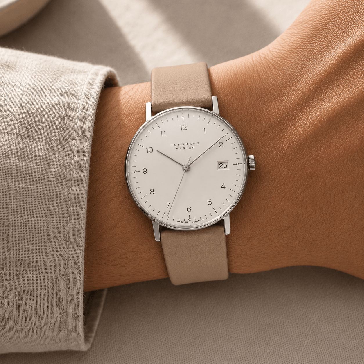 junis-kalbleder-uhrenarmband-in-17mm-an-junghans-max-bill-uhr-mit-beigem-braunem-lederarmband
