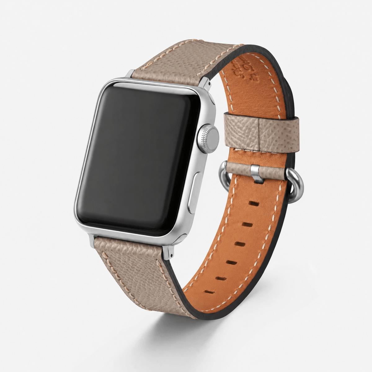 Luxuriöses Apple Watch Lederarmband Damen Cupertino Taupe auf einem silbernen Apple Watch Gehäuse.