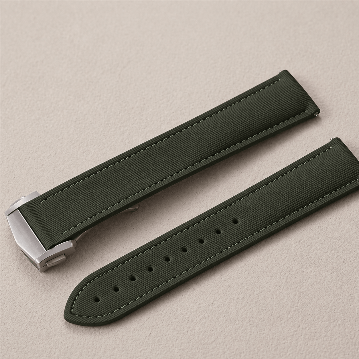 Monaco – Faltschließen Uhrenarmband aus FKM Kautschuk in grünem Design mit Faltschließe.