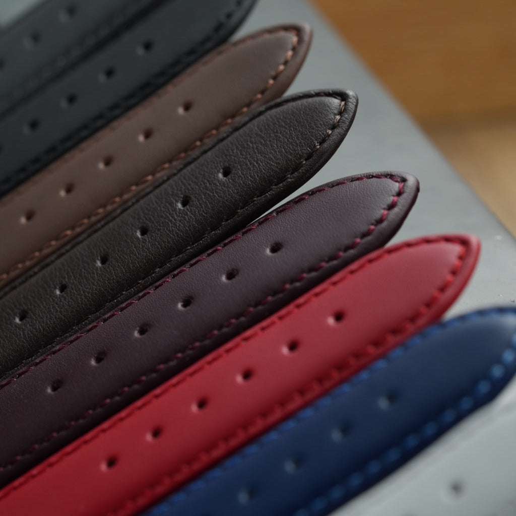 Nahaufnahme von verschiedenen Uhrenarmbändern extra lang, illustriert die Vielfalt der Farben.