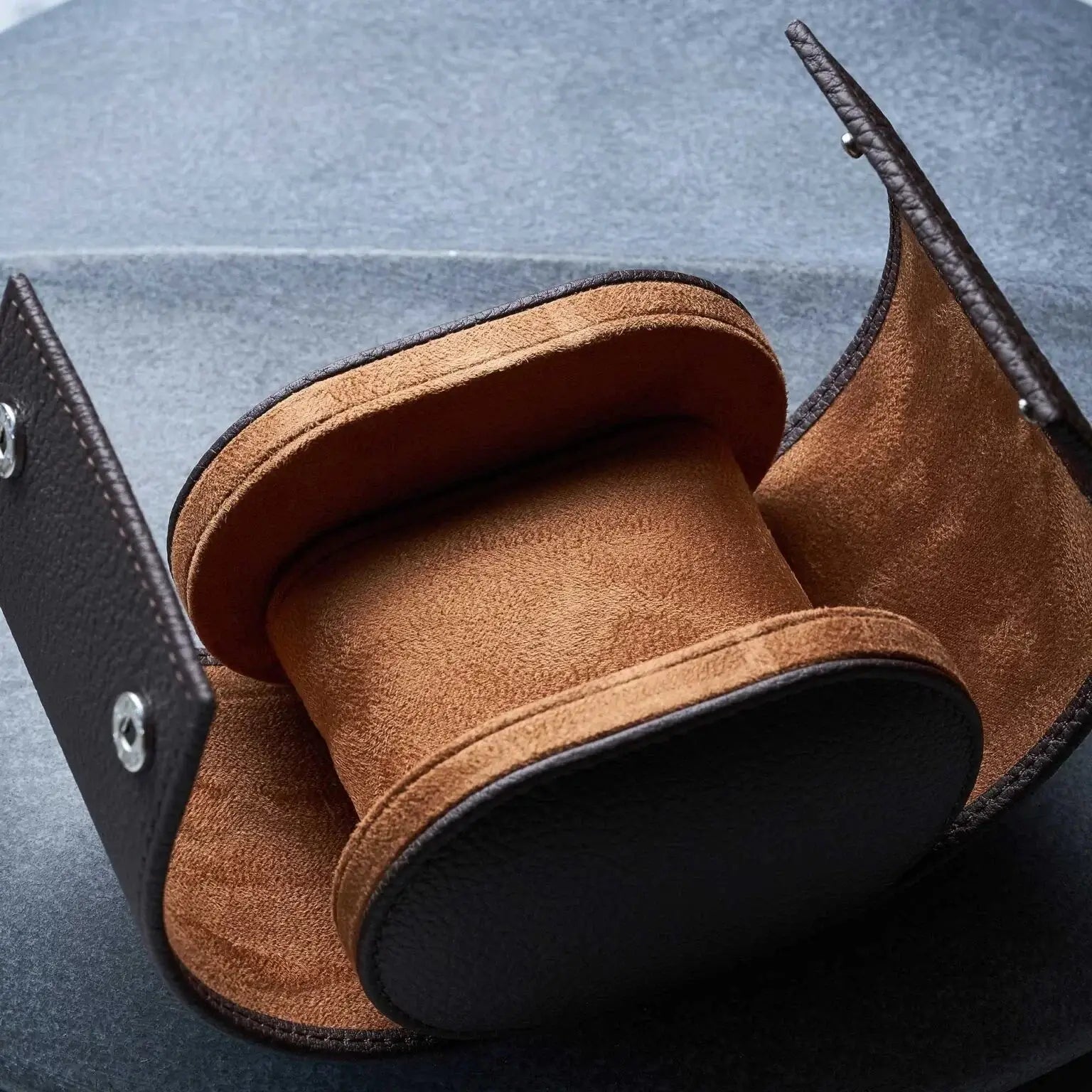 Uhrenrolle für eine Uhr Signature – Hochwertiges deutsches Togoleder, handgefertigt von FLUCO, luxuriöse und personalisierbare Uhrenverpackung.