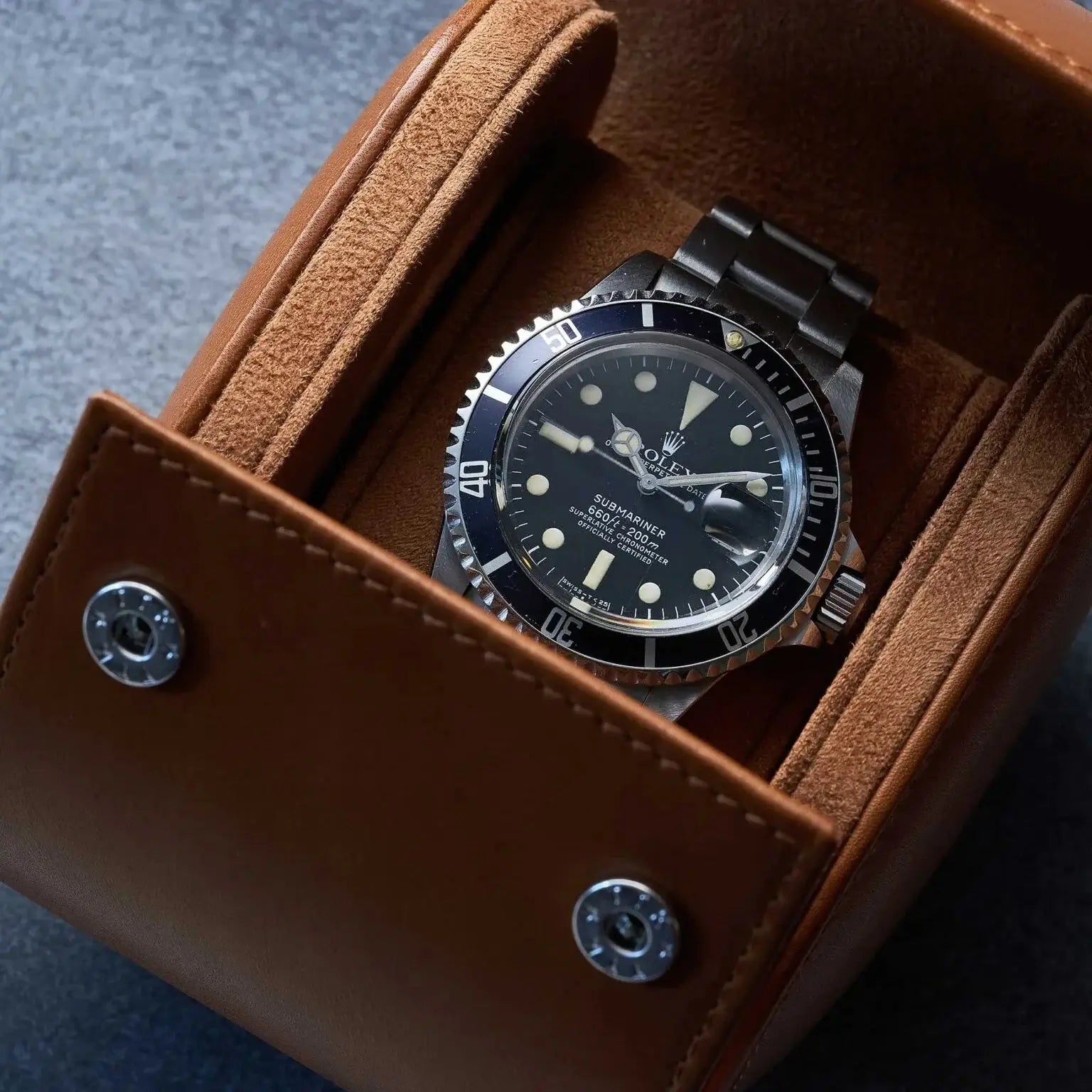 Uhrenrolle für eine Uhr Héritage – Feinstes französisches Barenialeder mit luxuriösem Alcantara-Innenfutter zur Kratzschutz.