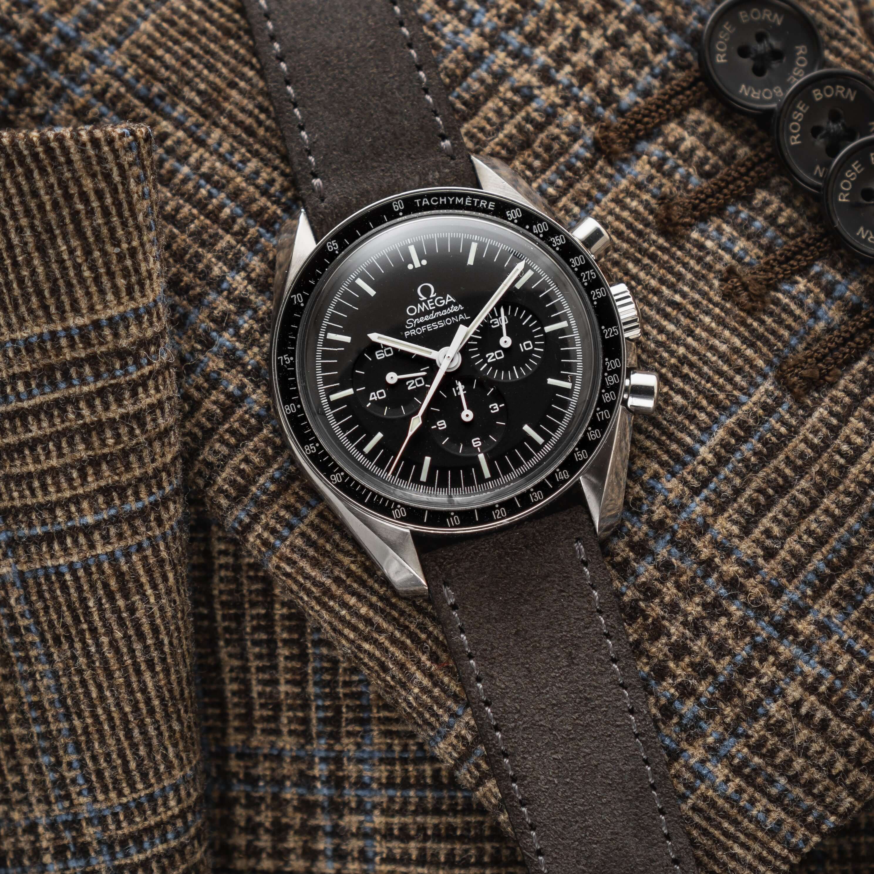 Omega Speedmaster mit Nizza – Uhrenarmband aus feinem Wildleder, handgeschliffenes Velourkalbleder auf gemustertem Stoff