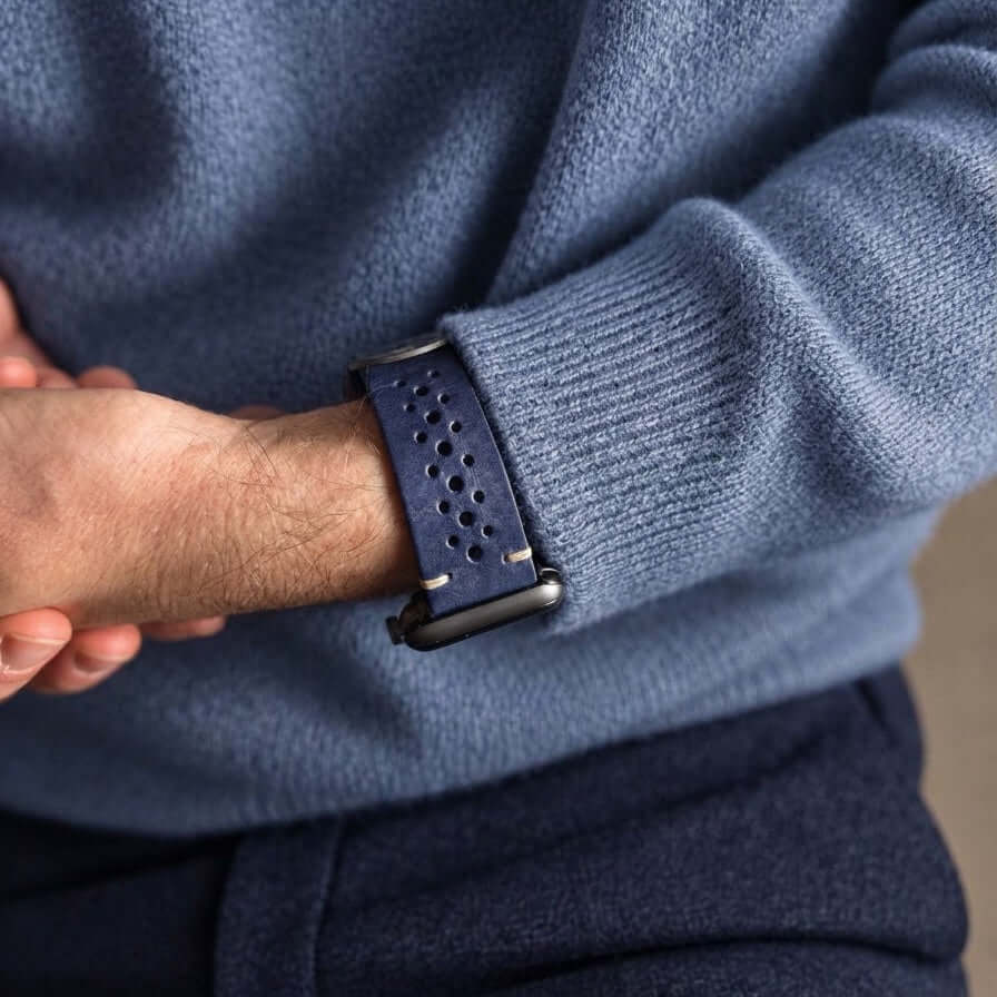 Rallye Lederband für Apple Watch – Blau, handgefertigt aus italienischem Leder, sportlich und stilvoll.