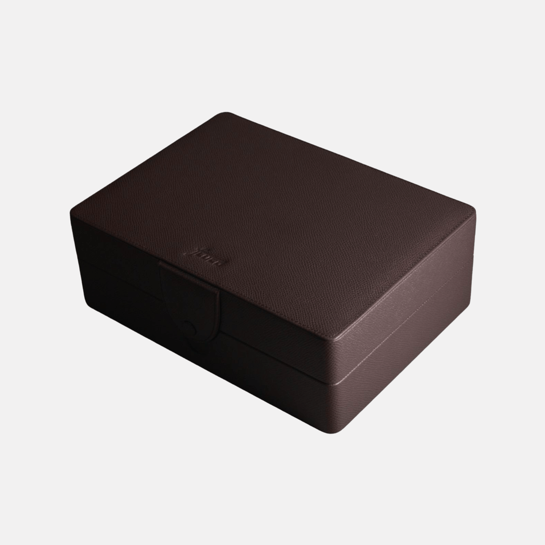 Eleganter Uhrenkoffer aus geprägtem italienischem Kalbleder in Braun für 8 Uhren, hochwertig und funktional.