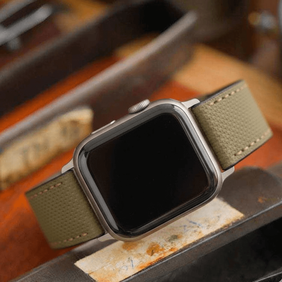 Olivgrünes Apple Watch Lederarmband Wasserfest | Nautilus für Sport und Outdoor-Aktivitäten