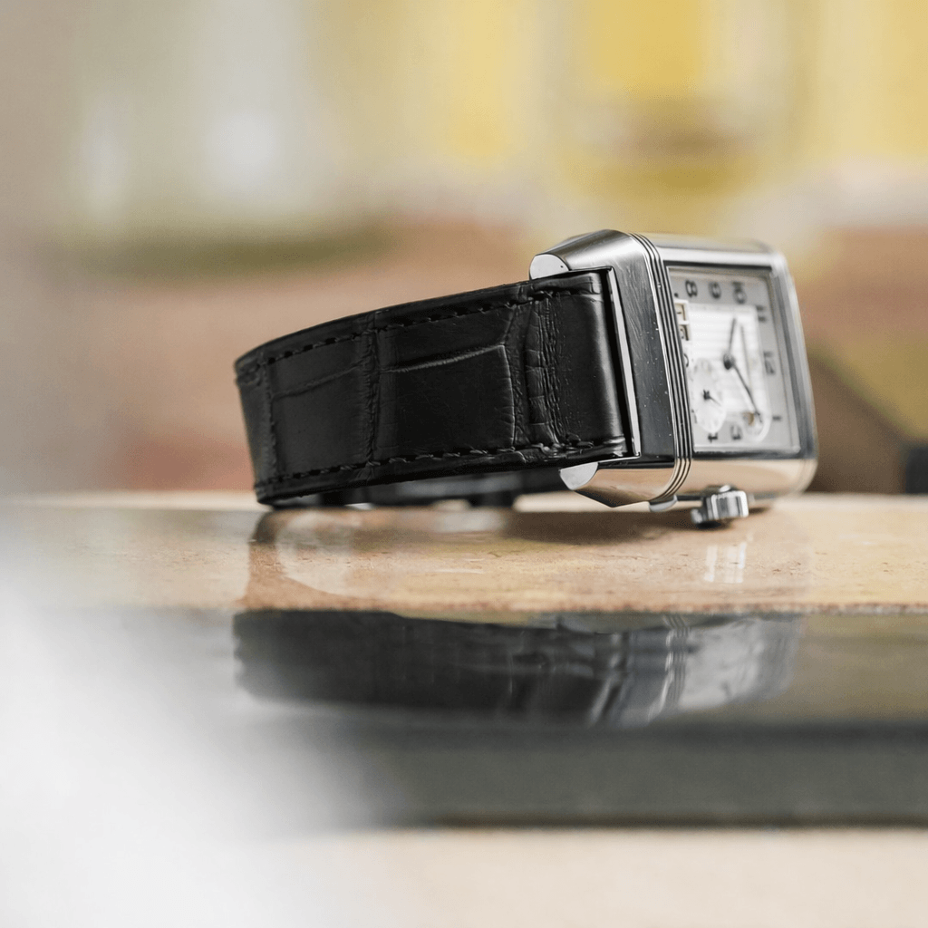 Full Cut – Armband aus vollflächigem Louisiana-Alligatorleder an einer eleganten Uhr.