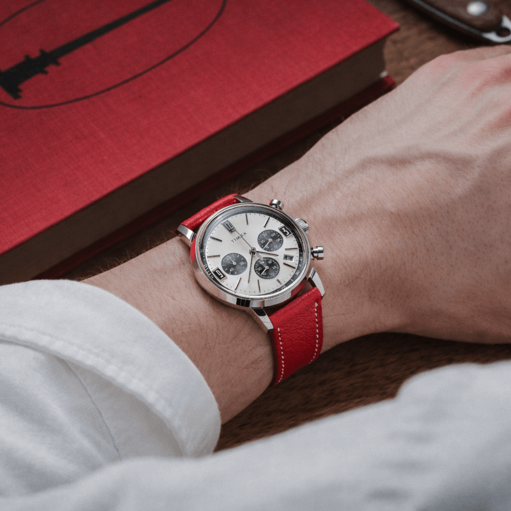 Biarritz – Uhrenarmband aus französischem Ziegenleder in Rot an einer Armbanduhr