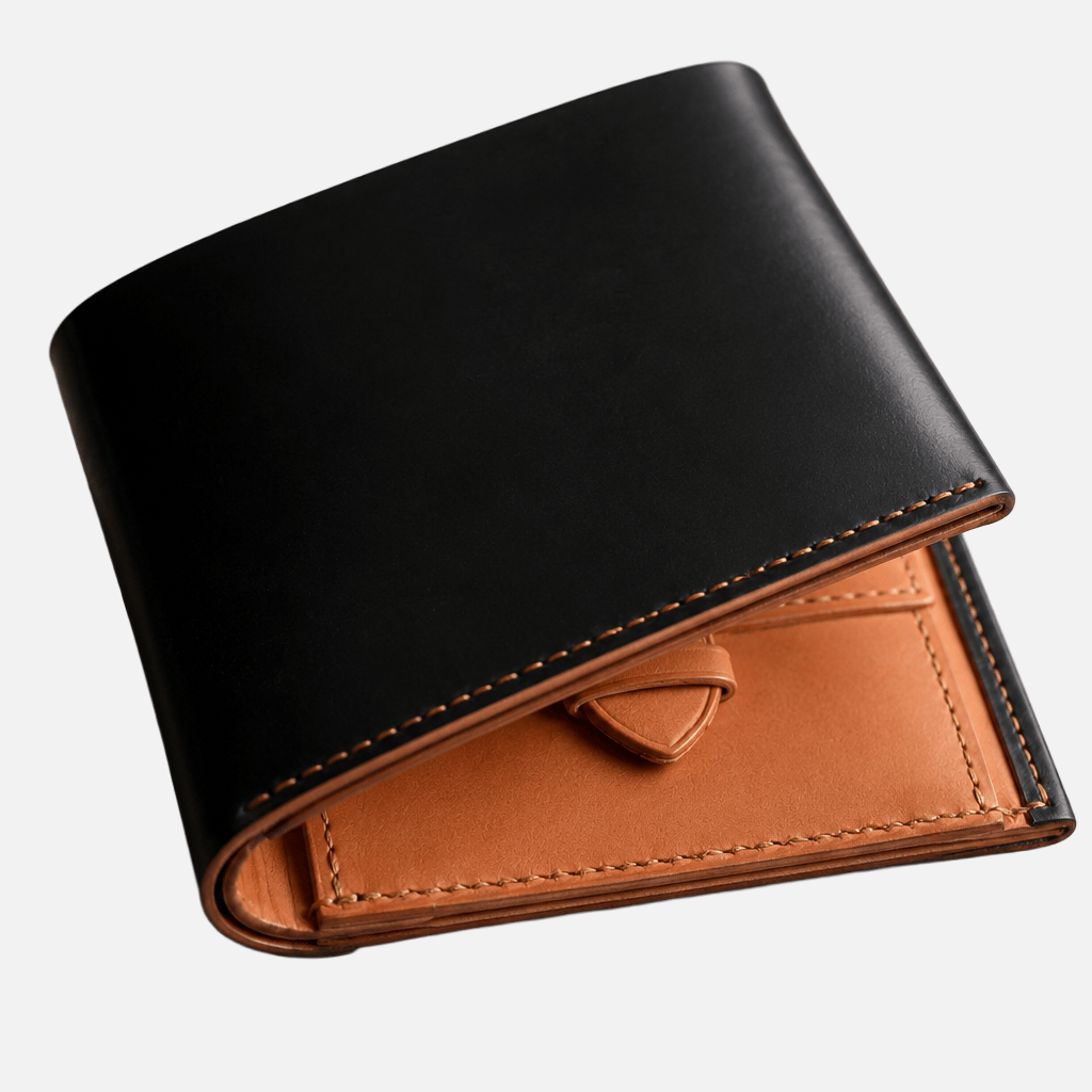 Premium Leder Geldbörse Chicago aus Horween Shell Cordovan in Schwarz mit braunen Innentaschen.