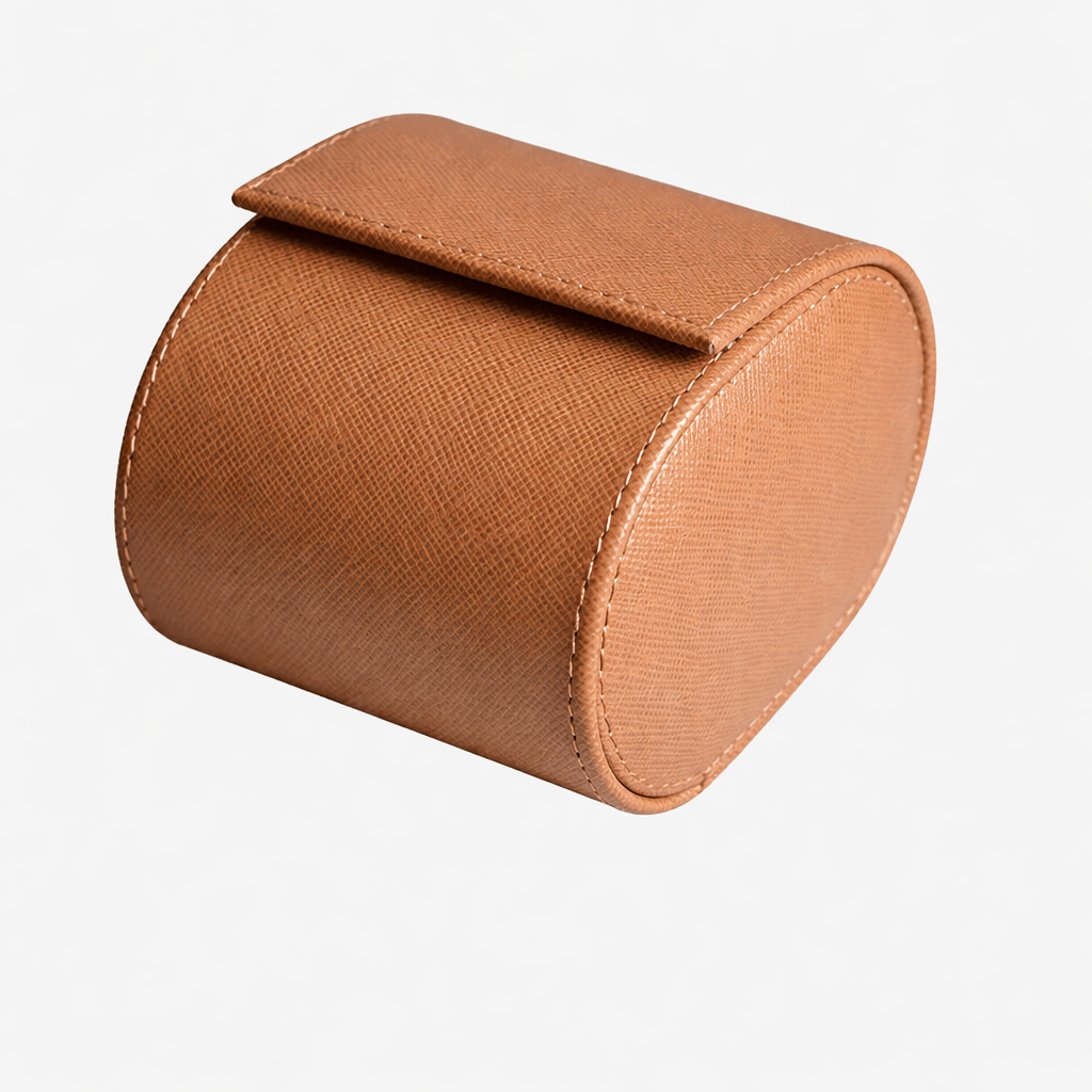 Uhrenrolle für eine Uhr Origin – Hochwertiges italienisches Saffianoleder in braunem Saffiano Leder mit elegantem Design.